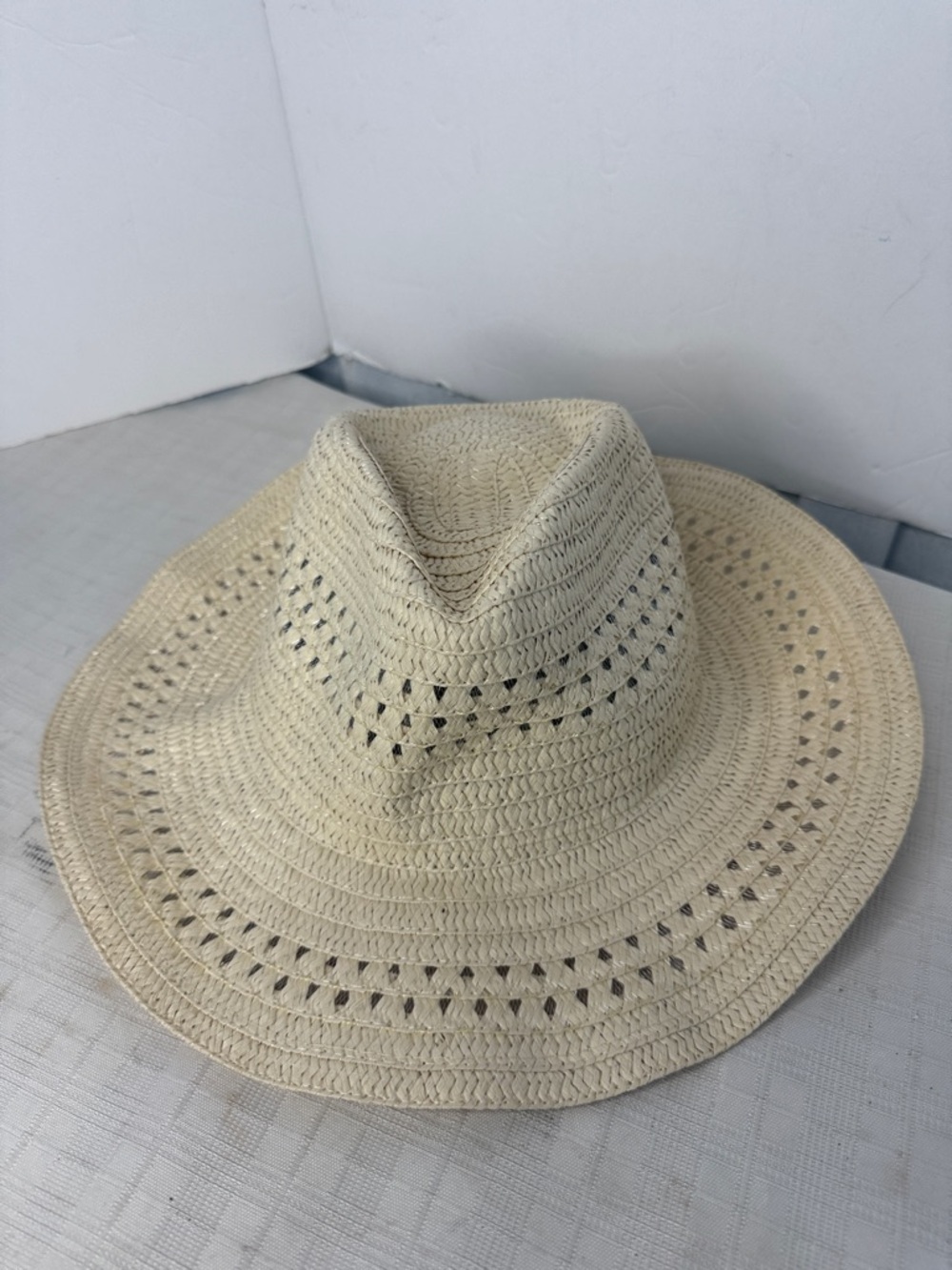 NWT BCBG Breathable Straw Sun Hat in Natural Cream - Picture 1 of 6